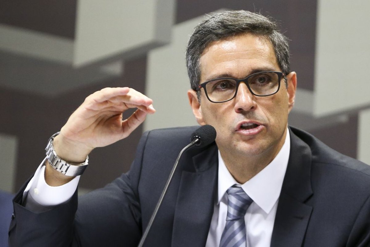 Campos Neto diz que reajuste no preço dos combustíveis foi "acertada"