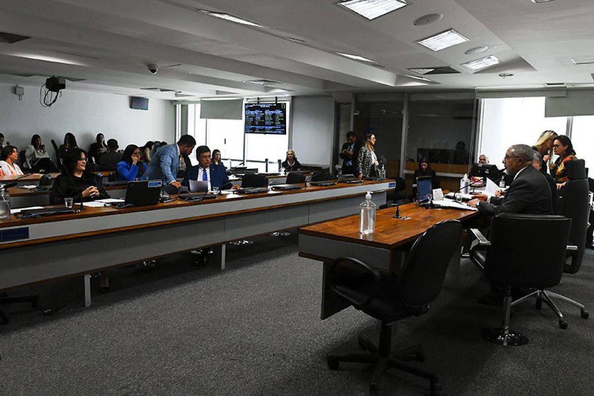 Comissão de Direitos Humanos aprova projeto que prioriza vagas em creches para famílias de baixa renda