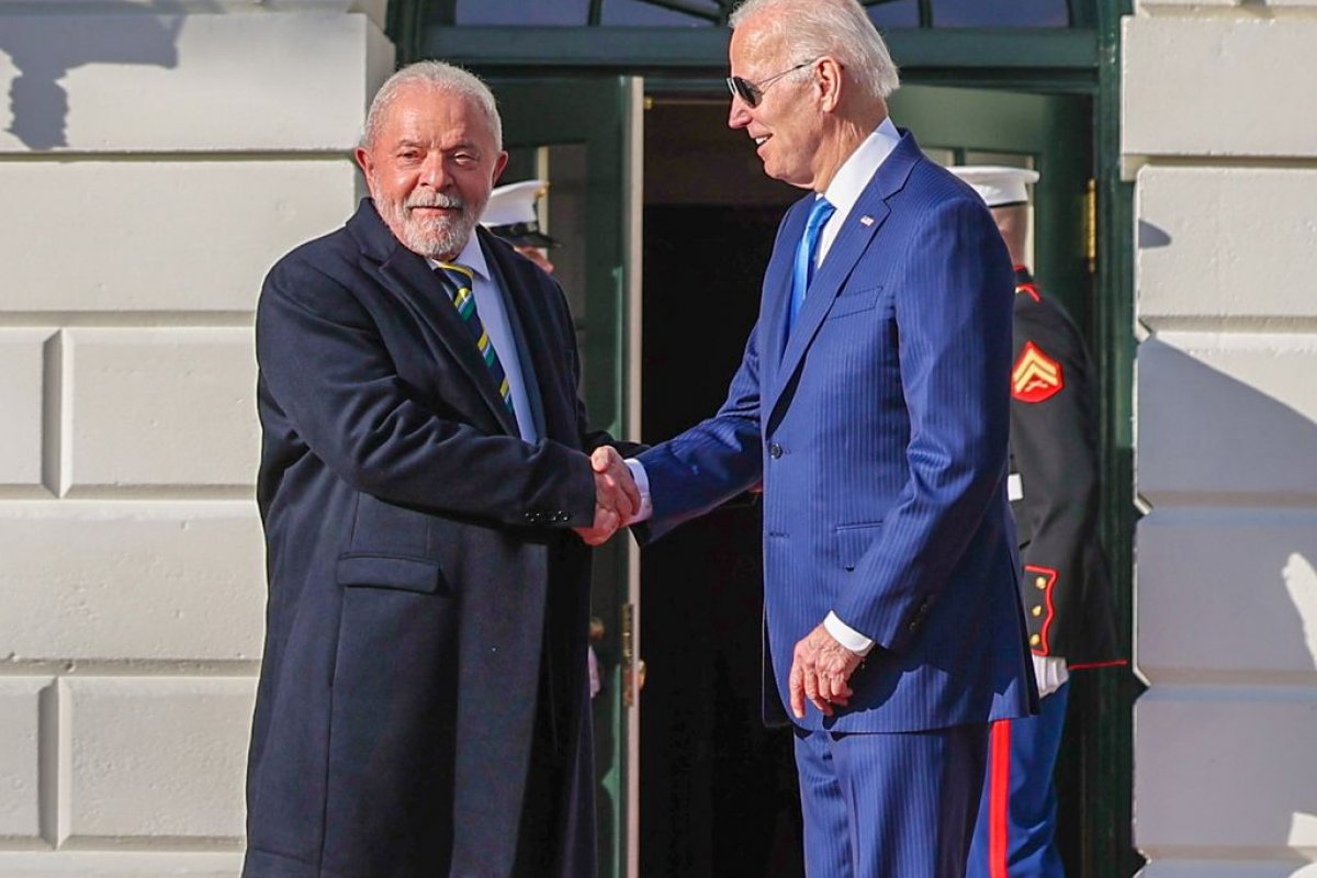 Lula e Biden se conversam sobre iniciativa conjunta de trabalho entre EUA e Brasil