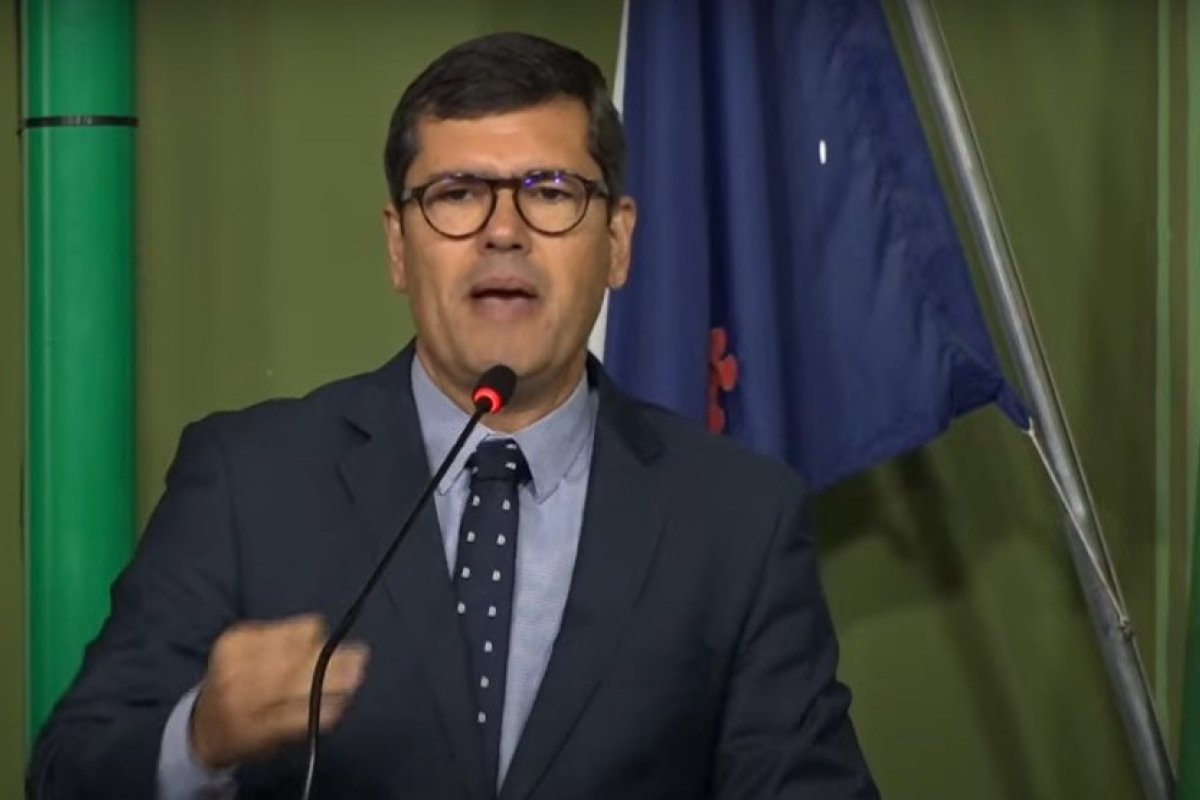 Claudio Tinoco afirma que governo da Bahia cancelou contrato do VLT do subúrbio: ‘Por baixo do tapete’