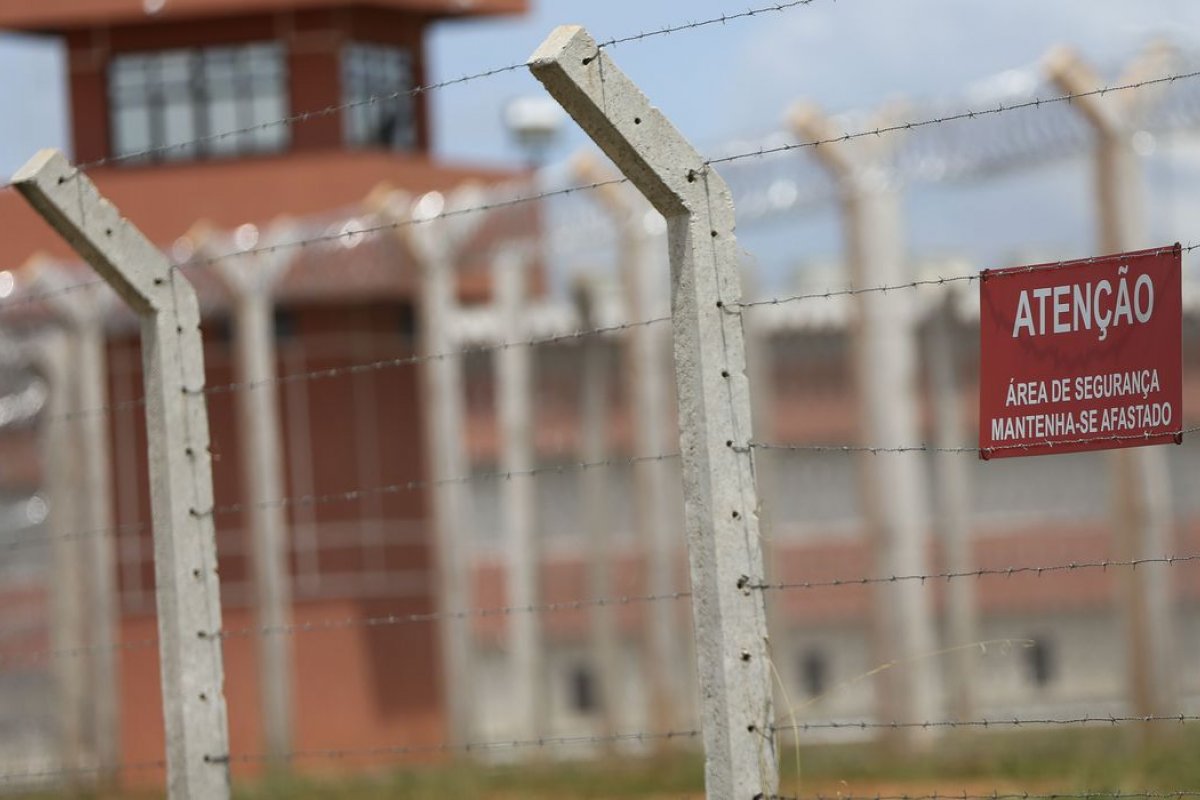 Mais de 800 presos no Brasil estão em 'solitárias', sendo 72 deles há mais de seis anos