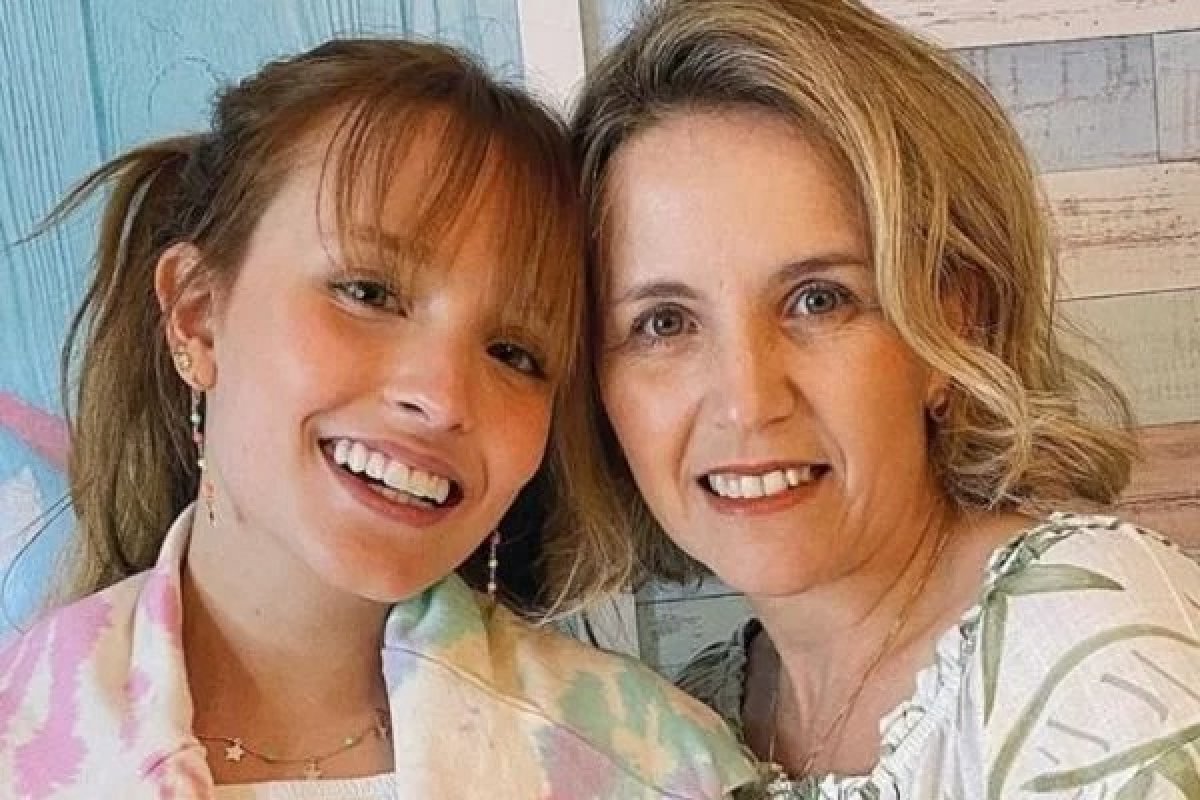 Mãe de Larissa Manoela responde a acusações: "Nunca Quisemos Prejudicá-la"