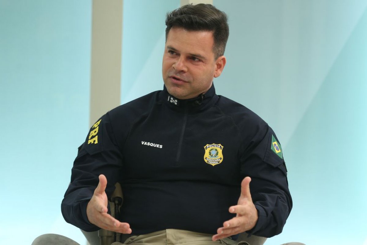 Ex-diretor da PRF alega "tortura física e psicológica" na prisão e pede transferência