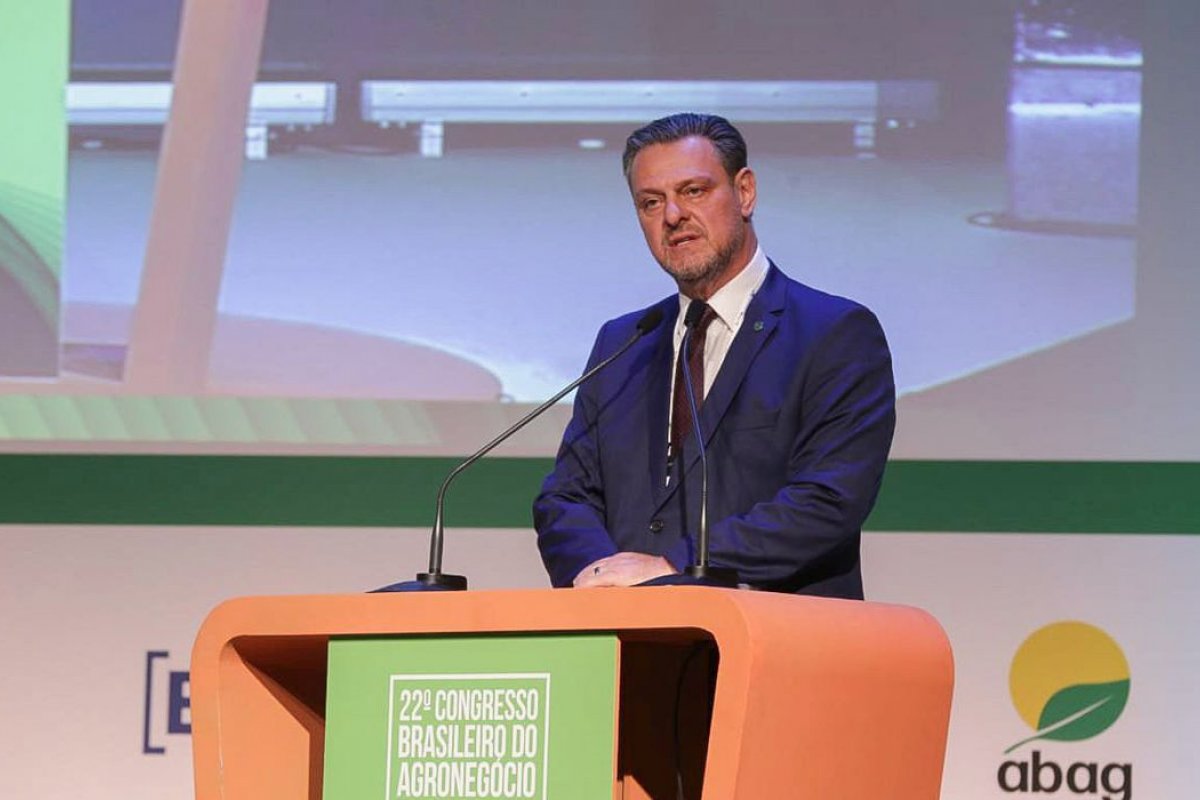 Ministro da Agricultura diz que a reivindicação de terra é legítima, mas condena invasões