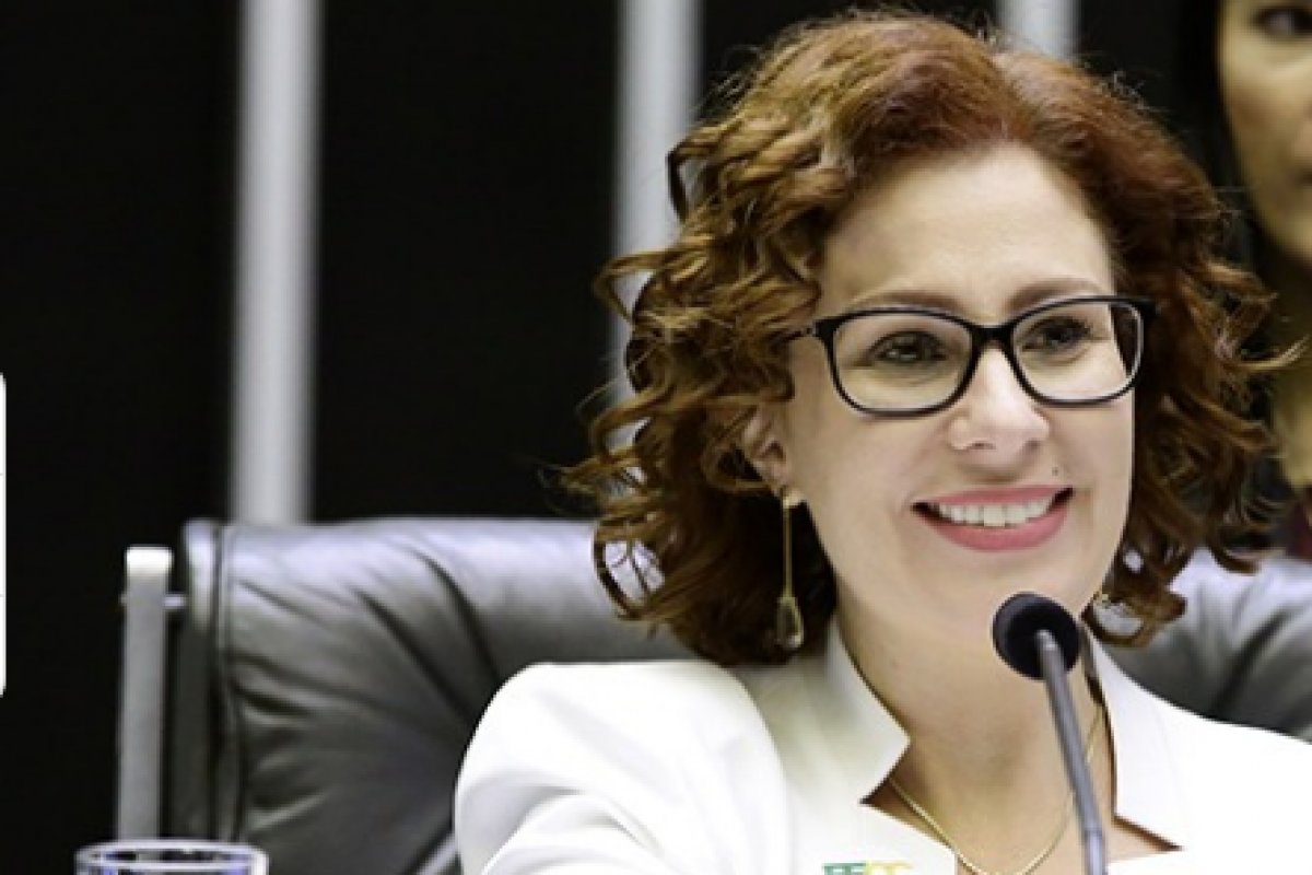 Zambelli é internada em Brasília com diverticulite