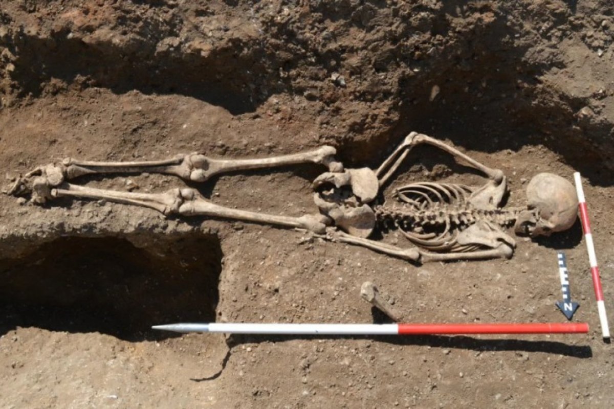 Era medieval: esqueleto de menina é encontrado amarrado na Inglaterra
