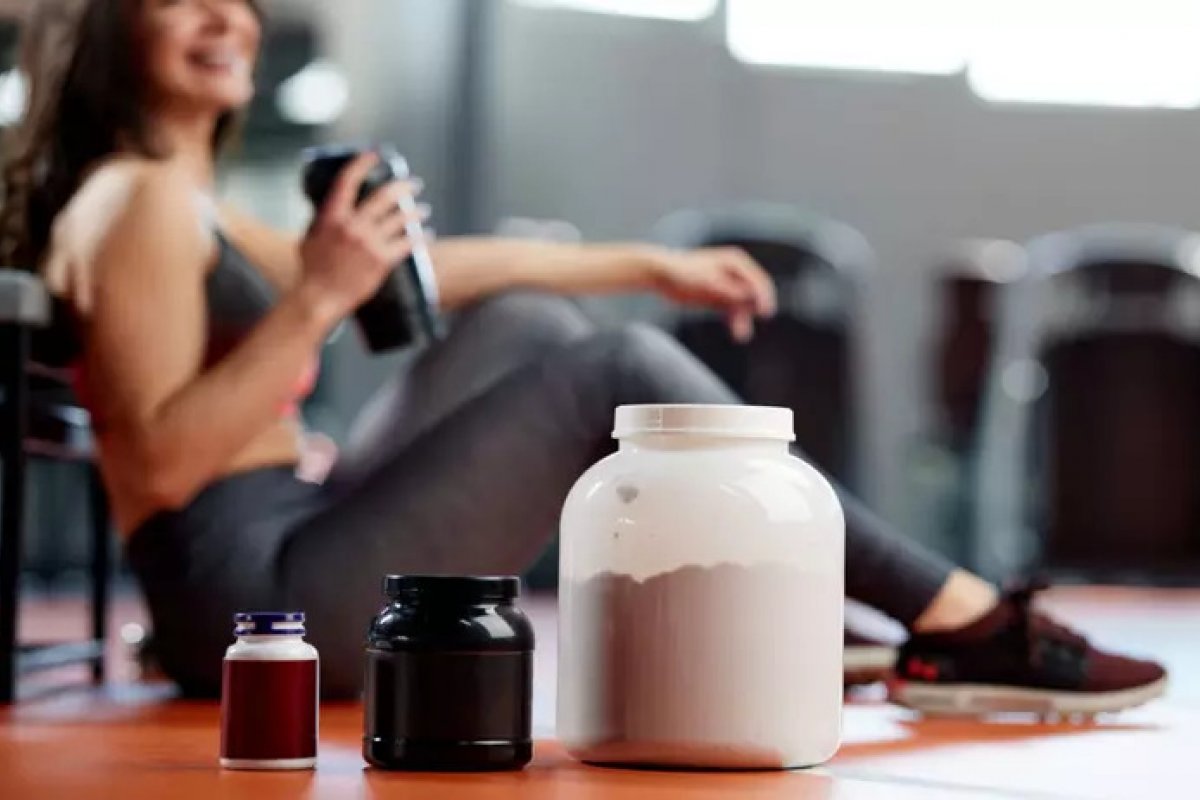 Creatina faz mal a saúde? Conheça os benefícios e quais os cuidados na hora de tomar