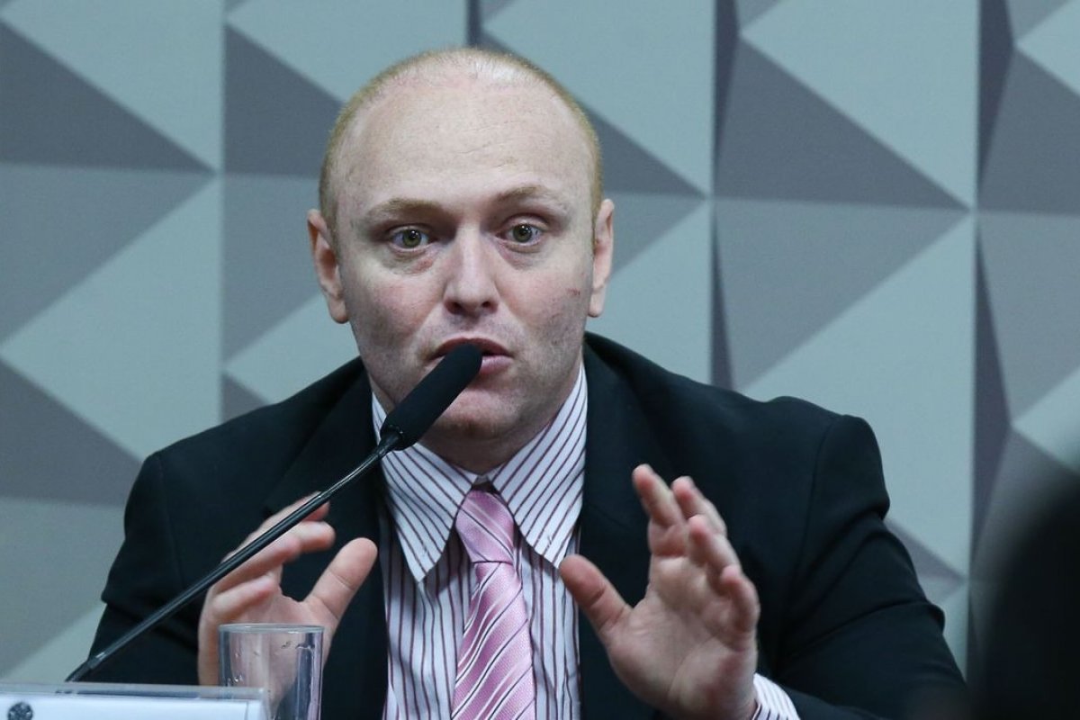 Vídeo: hacker afirma que só TSE pode mexer em urnas eletrônicas