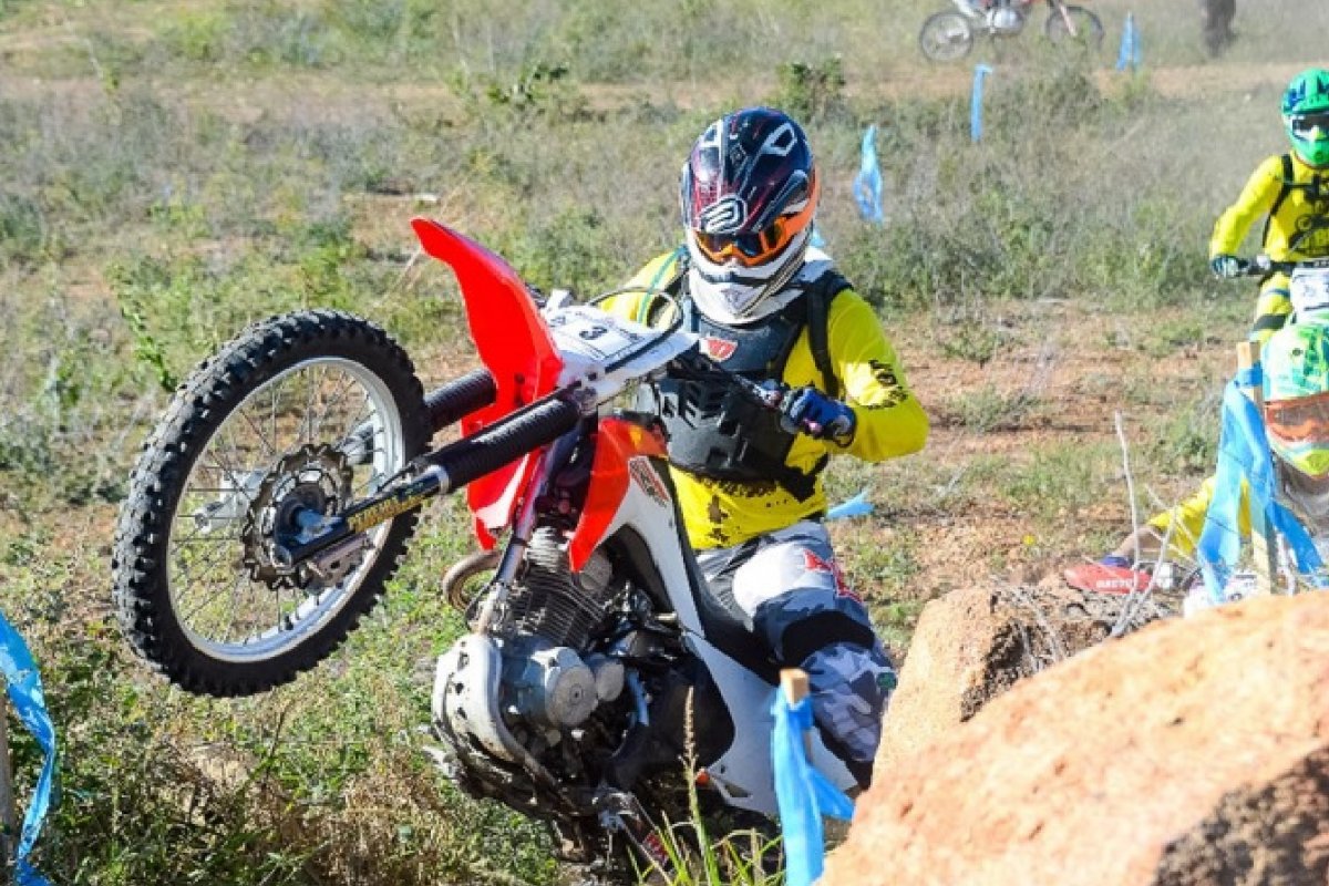 Competição de motociclismo off-road acontece em Santa Terezinha (BA)