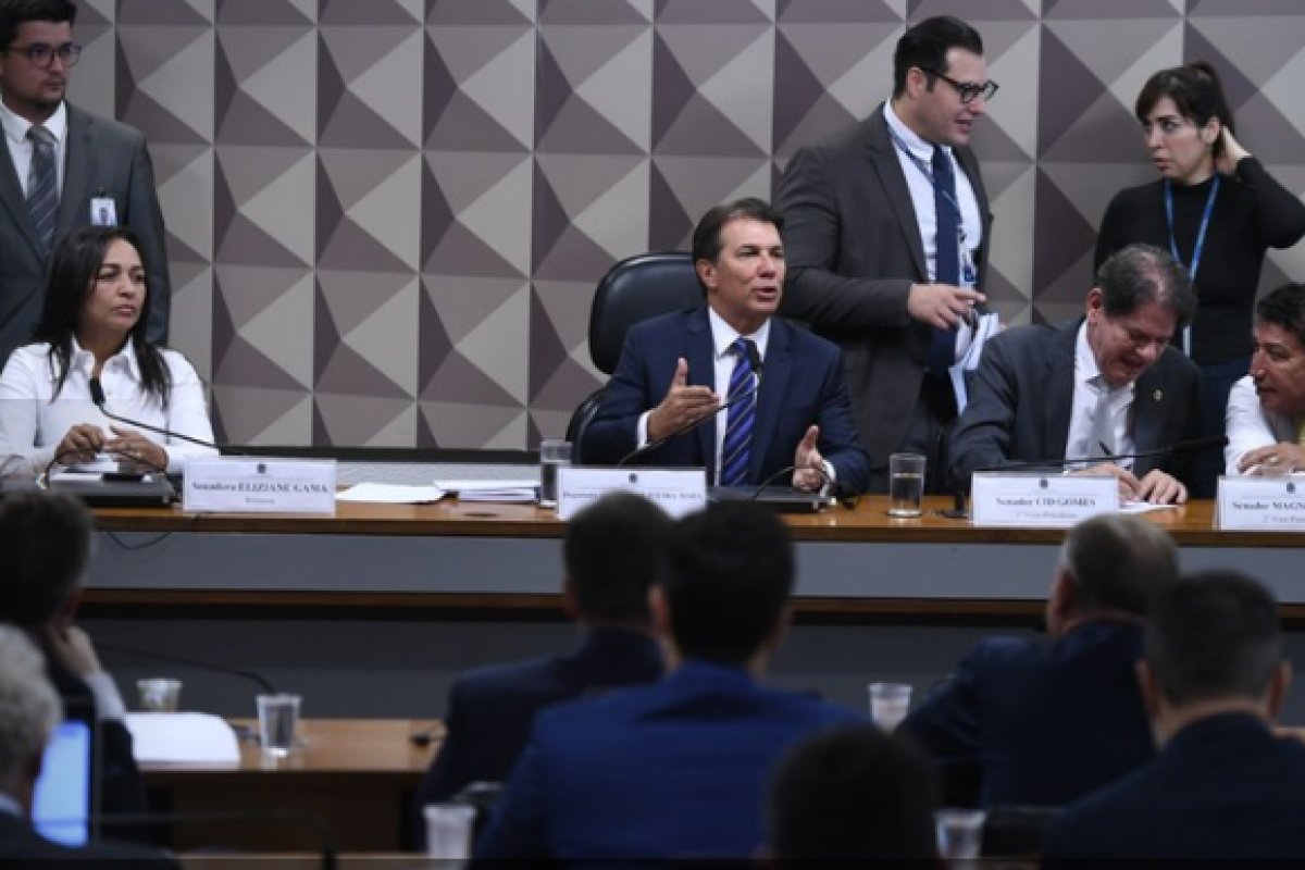 Sargento suspeito de movimentar dinheiro para Cid prestará depoimento a CPMI do 8/1