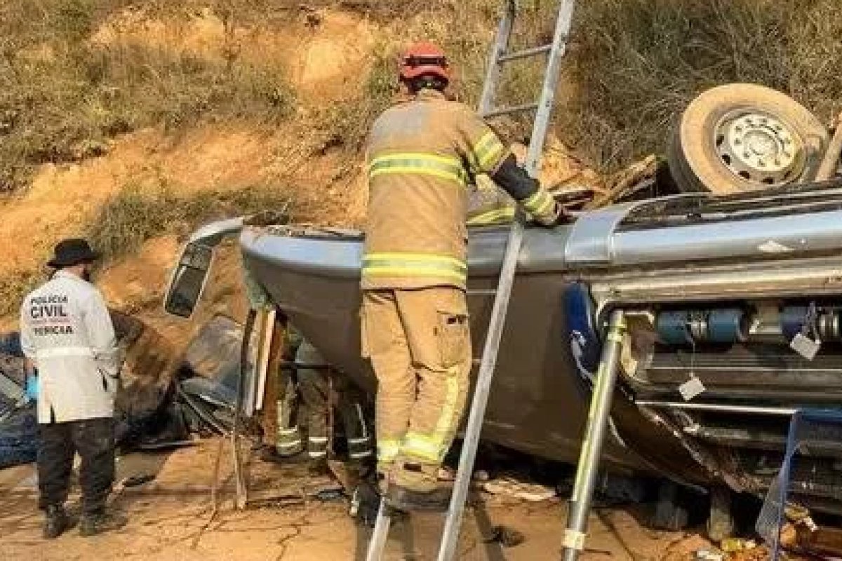 Polícia corrige informação sobre número de mortes em acidente de torcedores do Corinthians