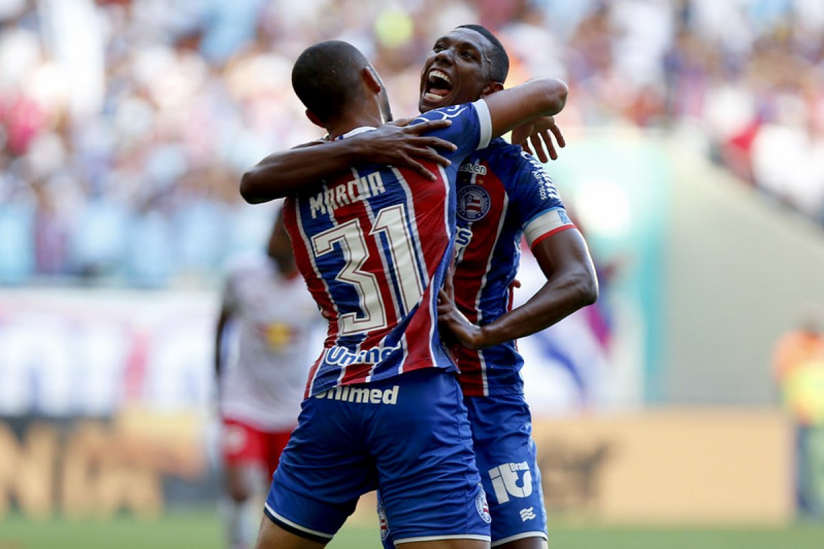 Vídeo: Bahia goleia Bragantino com facilidade na Fonte; veja os gols