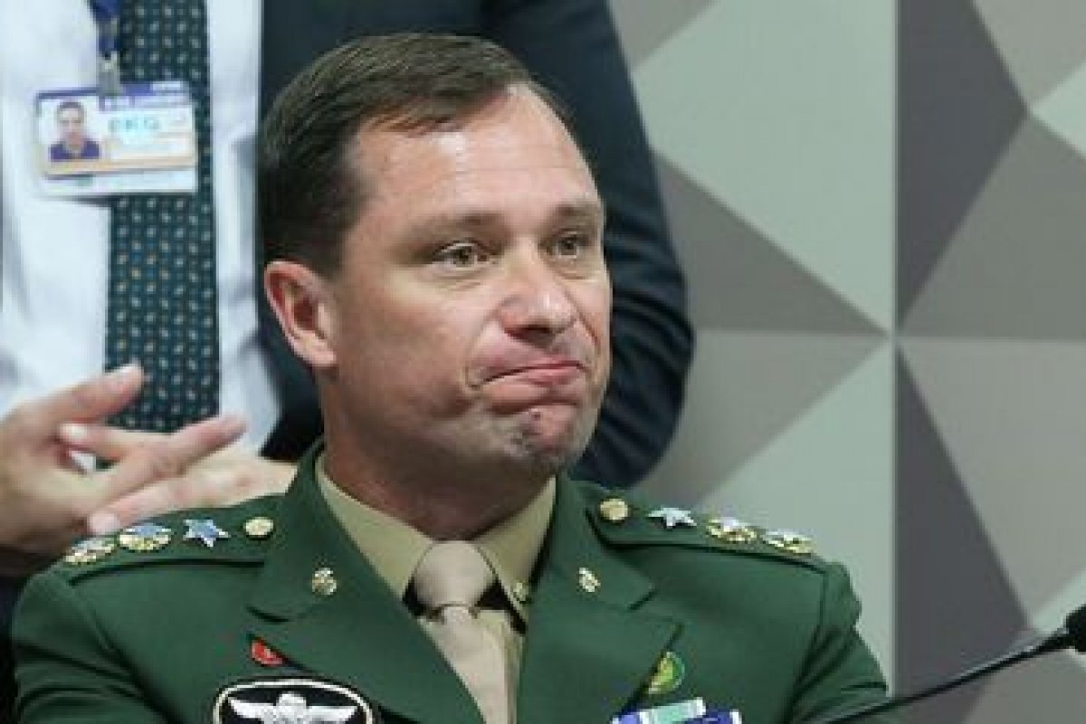 Mauro Cid responderá a perguntas em depoimento na CPI, afirma defesa