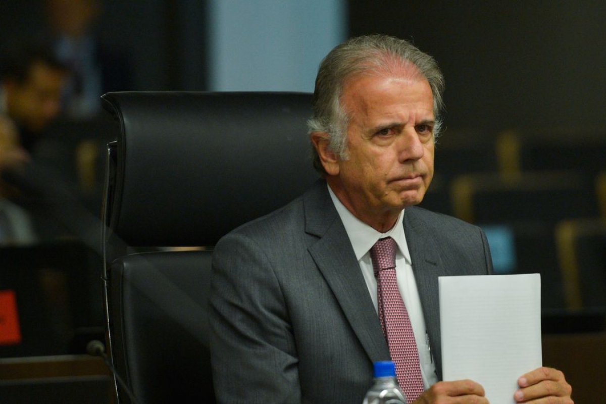 Ministro da Defesa pede à PF nomes de militares que se reuniram com hacker