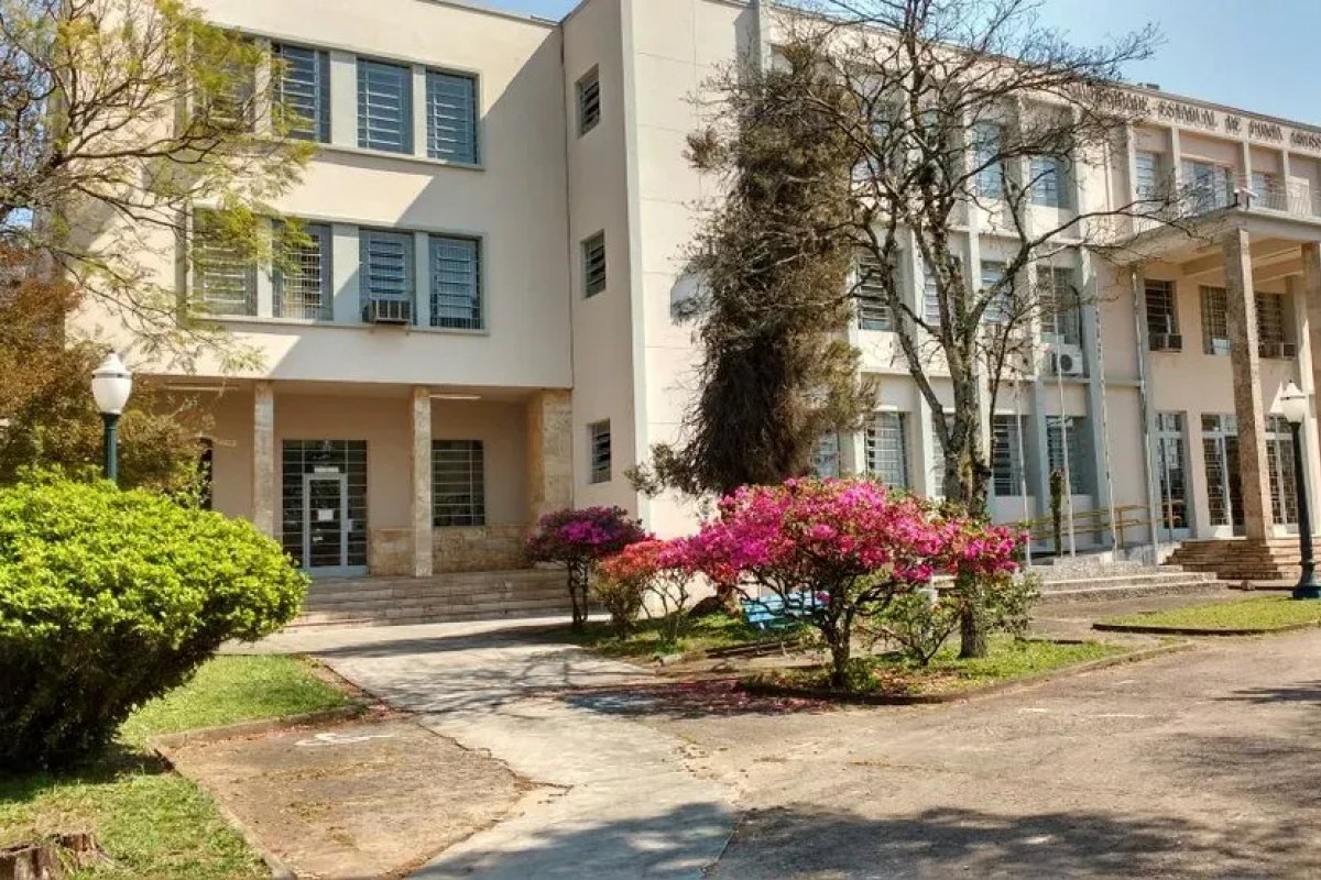 Professor da UEPG é demitido após denúncia de assédio sexual