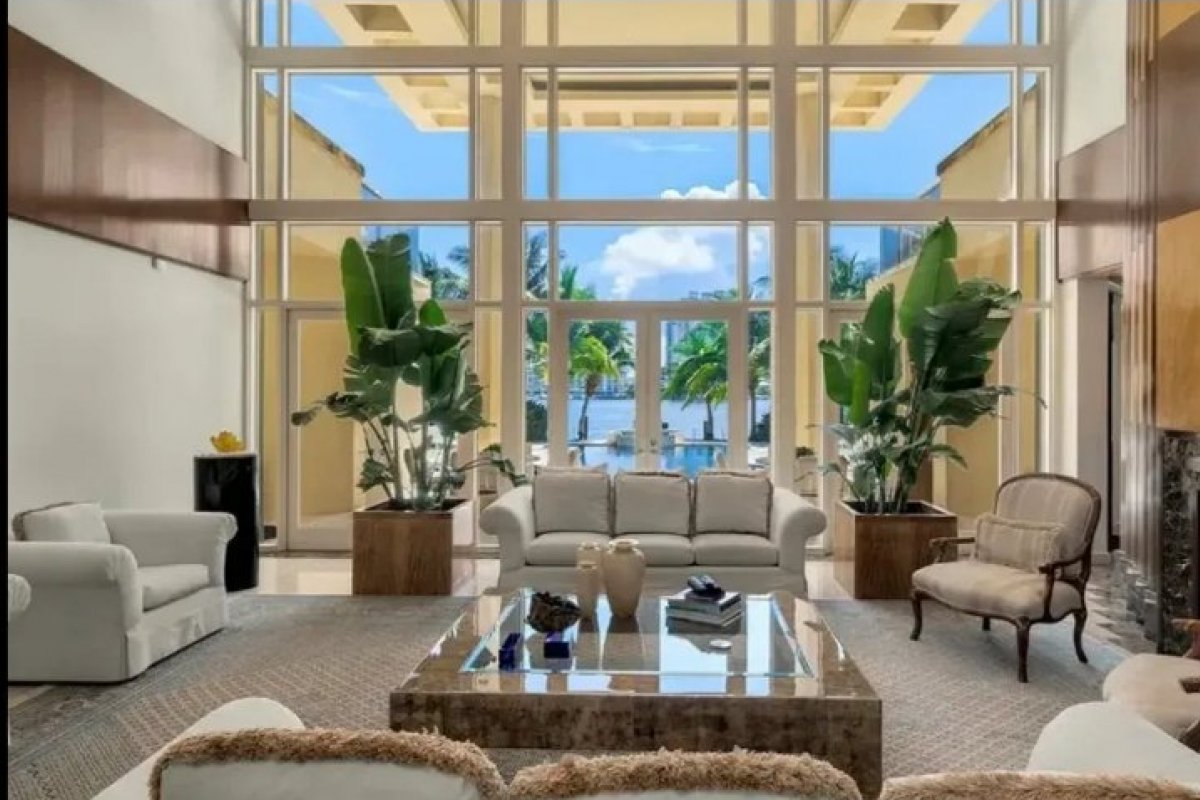 Xuxa vende mansão em Miami por R$ 174 milhões!