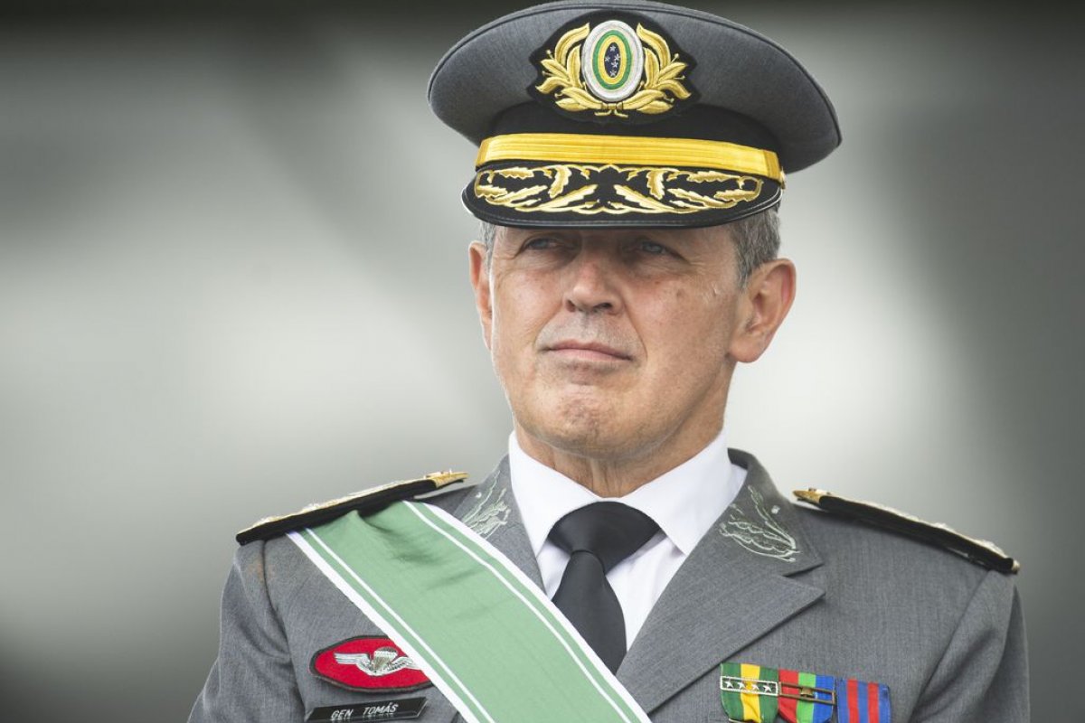 Comandante do Exército diz que força é apartidária e deve se pautar pela legalidade
