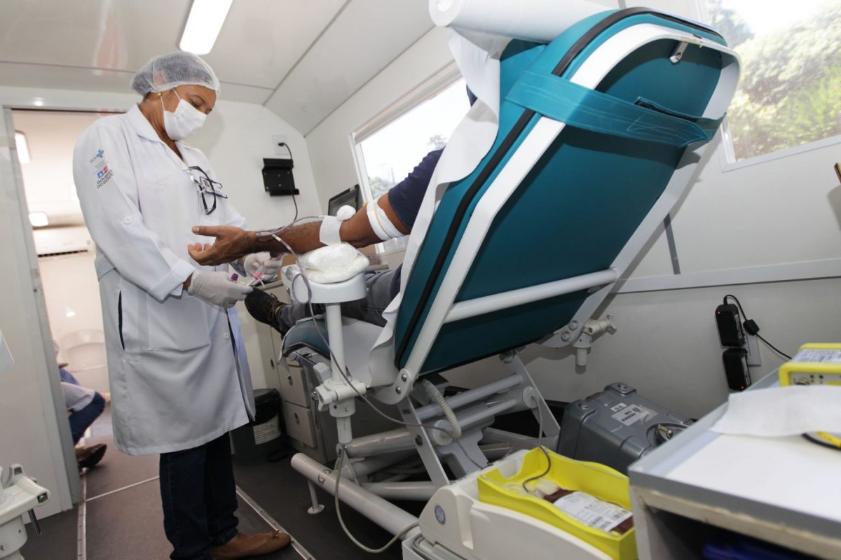 Com estoque crítico, unidades móveis da Hemoba atenderão na Estação da Lapa e shoppings em Salvador