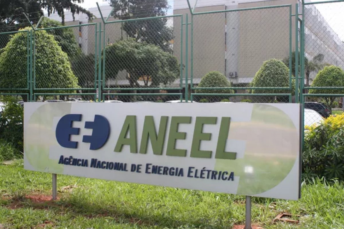 Aneel propõe redução em quase 37% na taxa extra da conta de luz 