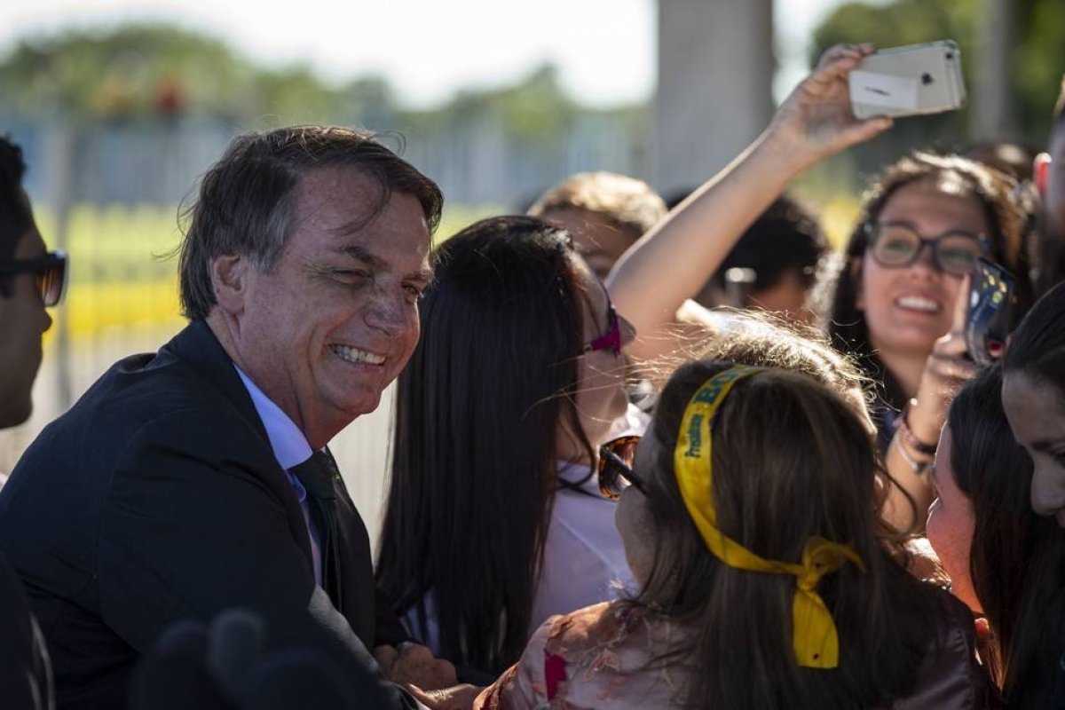 Após recuar pelo risco de impeachment, Bolsonaro deve sancionar fundo eleitoral de R$ 2 bi