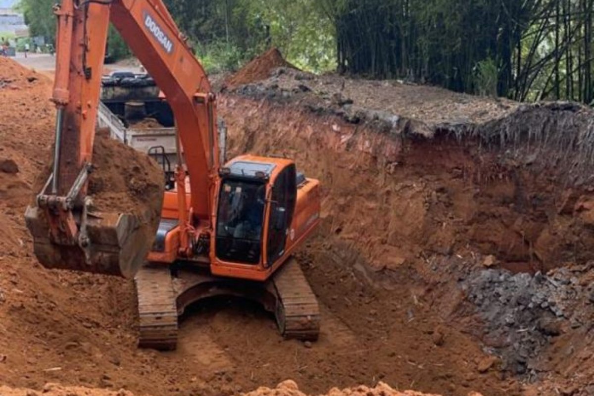 Recuperação de aterro na Estrada do Derba é prorrogada até próxima semana