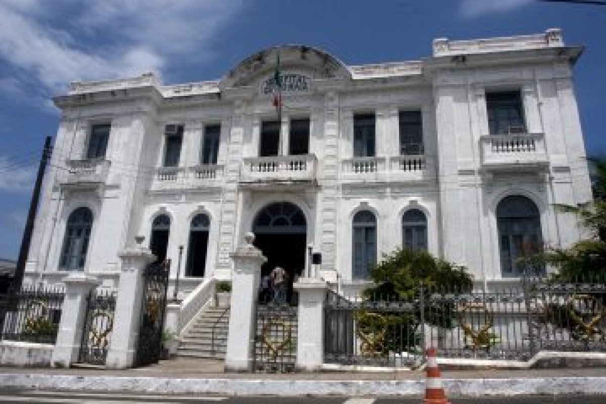 Após 21 dias de negociação, ocupantes deixam prédio do antigo Couto Maia