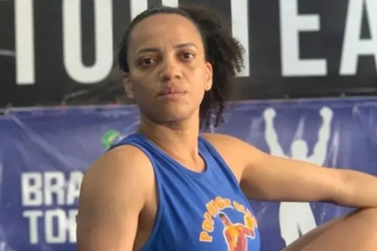 Mulher é encontrada morta em terreno baldio
