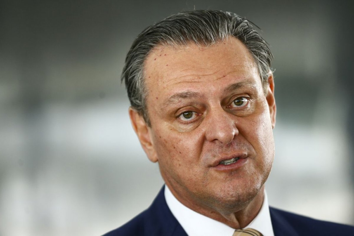 Ministro da Agricultura destina quase R$ 48 milhões em emendas para cidades com vínculos políticos