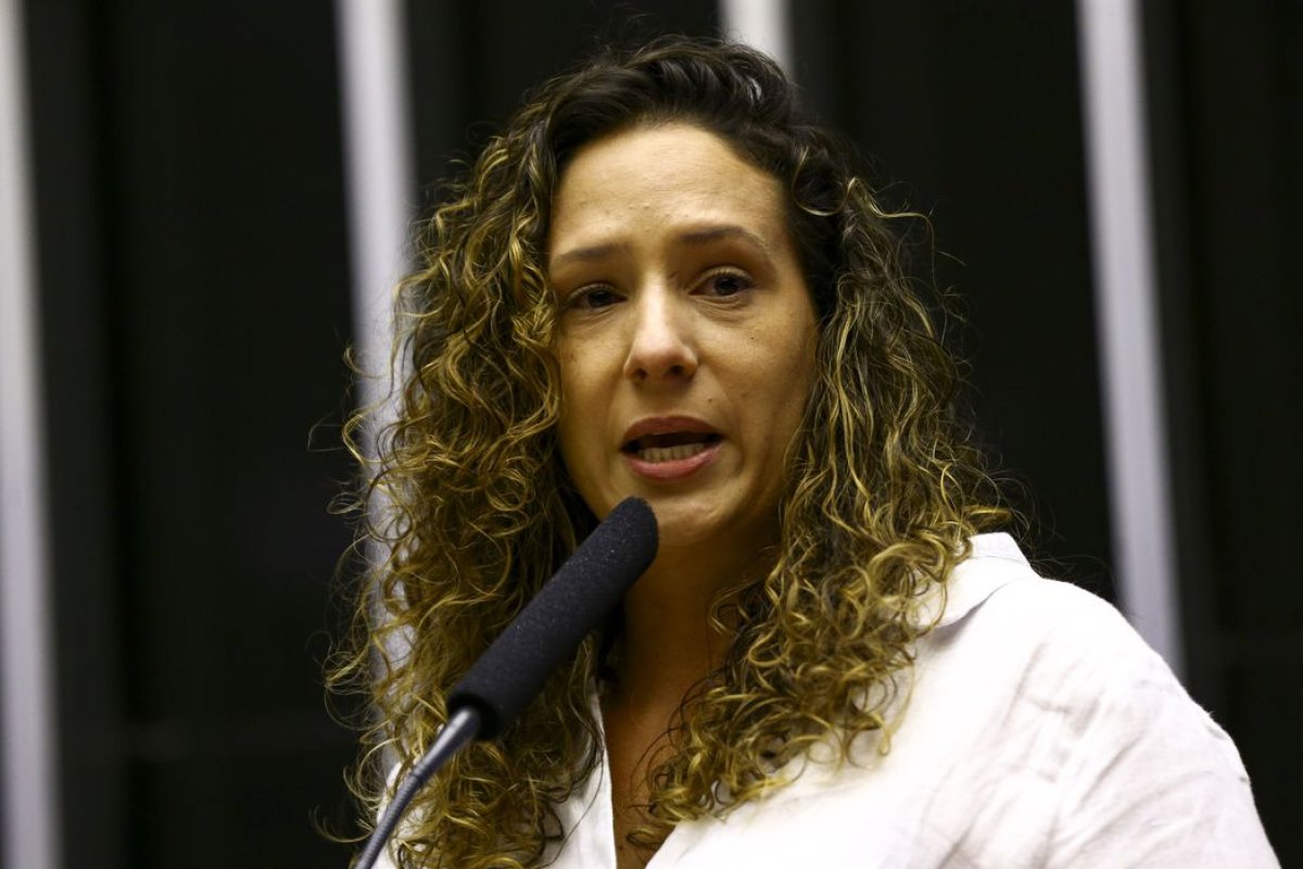 Monica Benicio, viúva de Marielle Franco, registra ameaça de estupro "Corretivo"