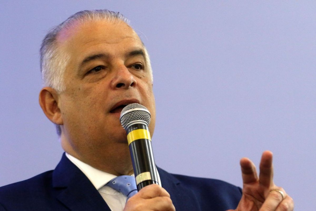 Ministro confirma que programa de passagens aéreas por R$ 200, sairá ainda em agosto