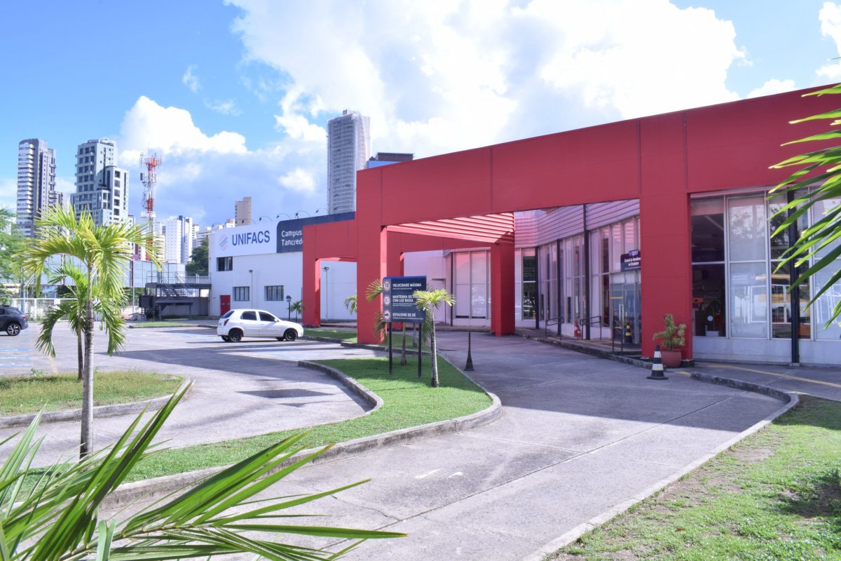 Faculdade de Salvador se compromete a alertar alunos sobre política de descontos em bolsas de estudos
