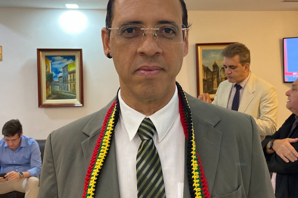 Hilton Coelho se diz contra votação de precatórios dos professores na Alba