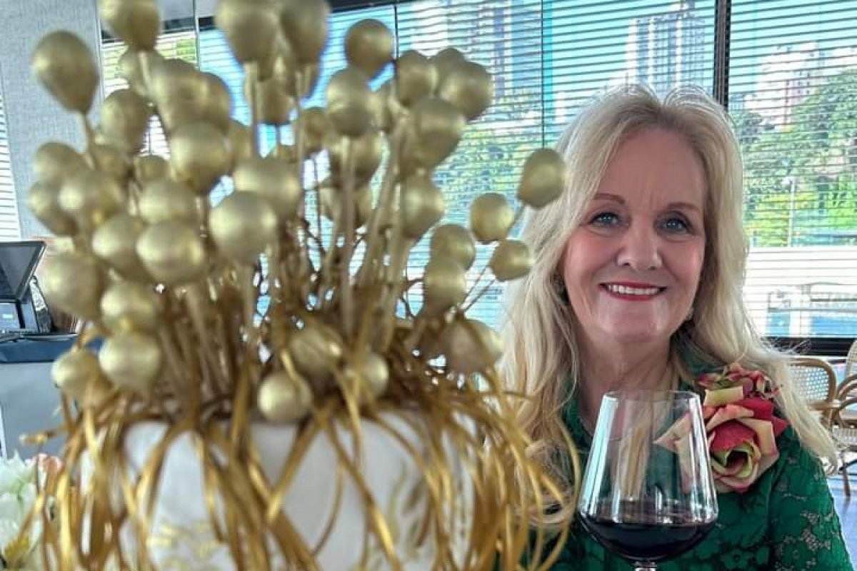 Dora Gordilho comemora aniversário na capital baiana!