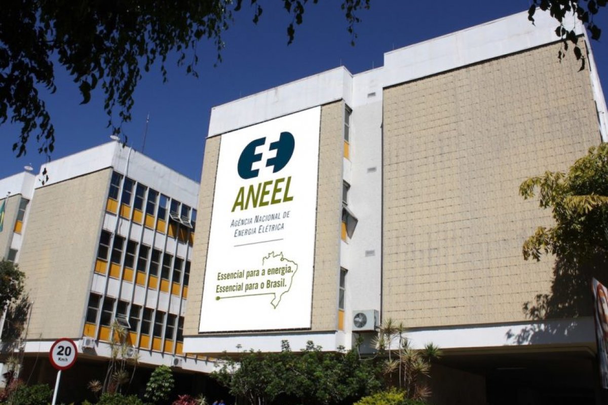 Custo para incentivar energia eólica e solar começa a pressionar contas de luz, diz Aneel