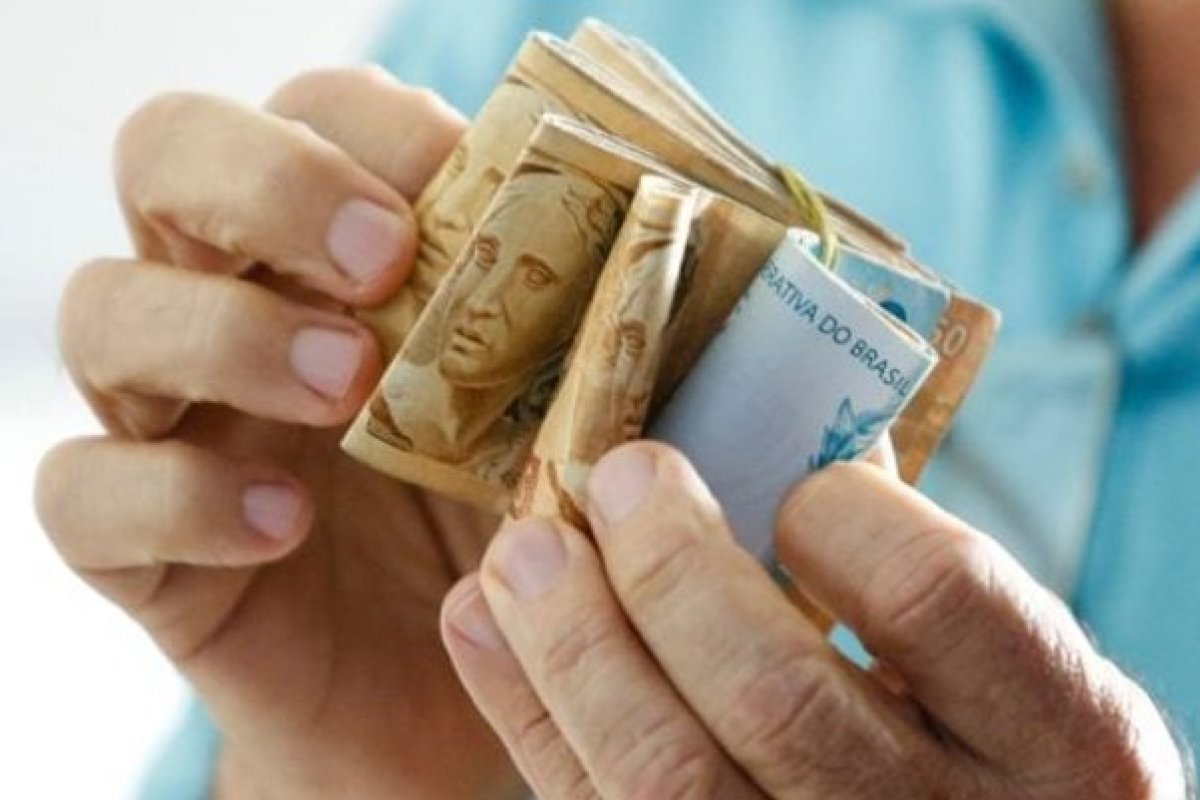 Receita Federal libera consulta ao 4º lote de restituição do imposto de renda 2023 nesta quinta-feira (24)