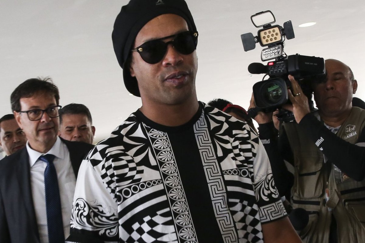 Ronaldinho Gaúcho deixa de comparecer à CPI das Criptomoedas pela 2ª vez em uma semana