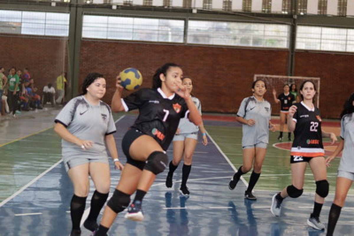 Mais de 600 estudantes competem em seletiva estadual dos Jogos Escolares Brasileiros