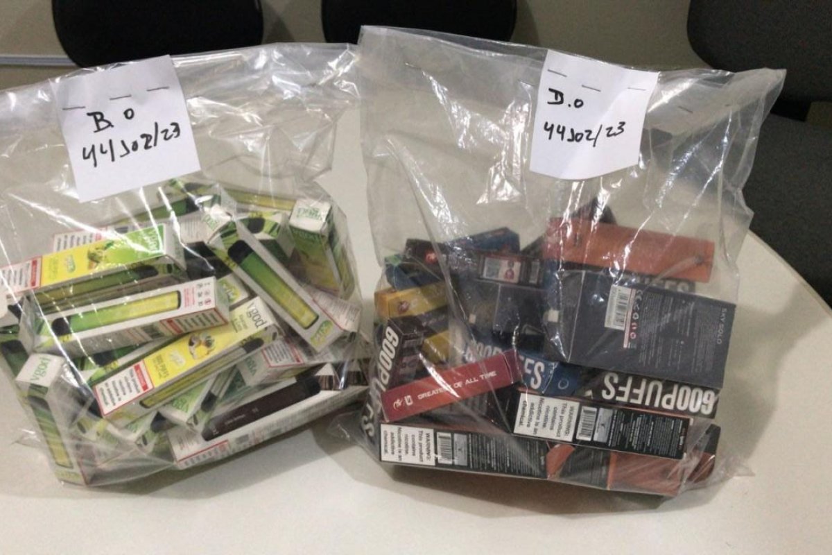 Polícia apreende cigarros eletrônicos que seriam comercializados em festival de música