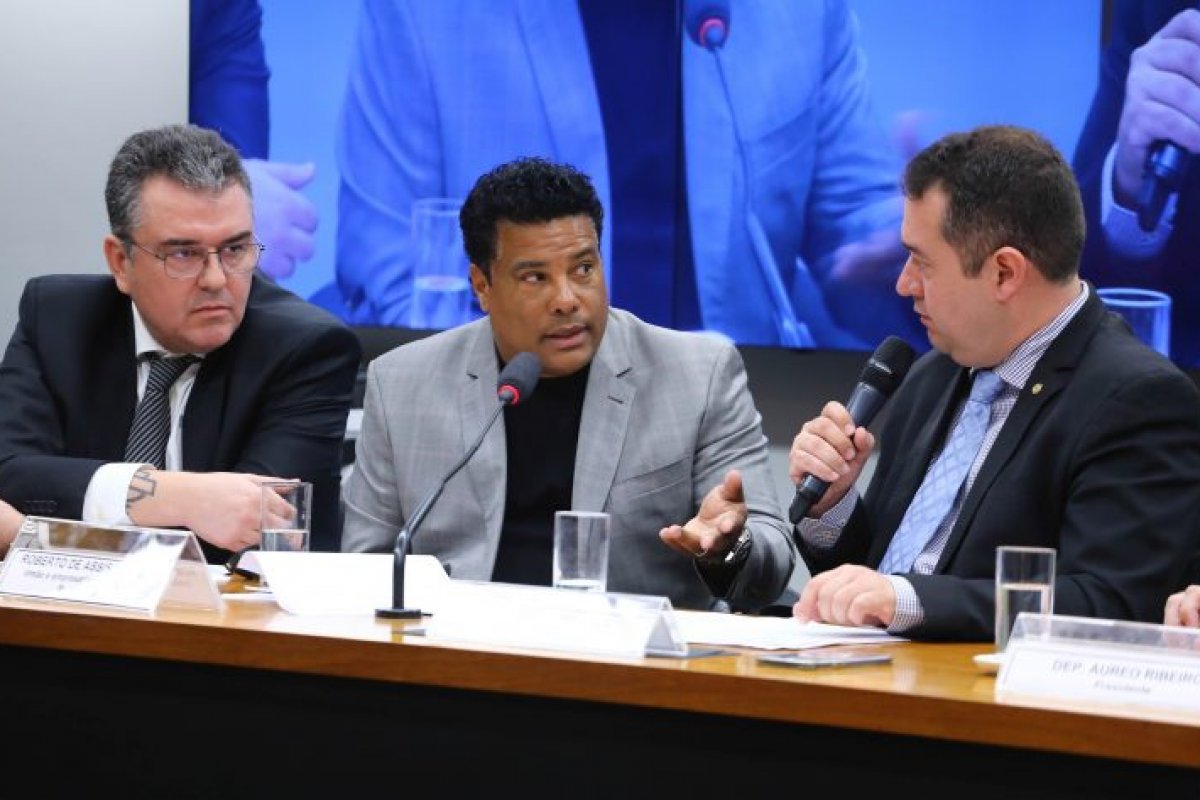 CPI das Pirâmides Financeiras solicitará condução coercitiva de Ronaldinho Gaúcho