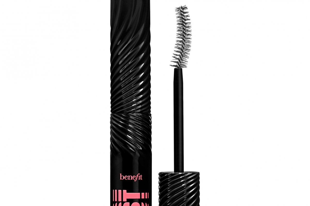 Fan Fest: Benefit Cosmetics amplia seu portfólio com nova máscara de cílios volumizadora de efeito leque!