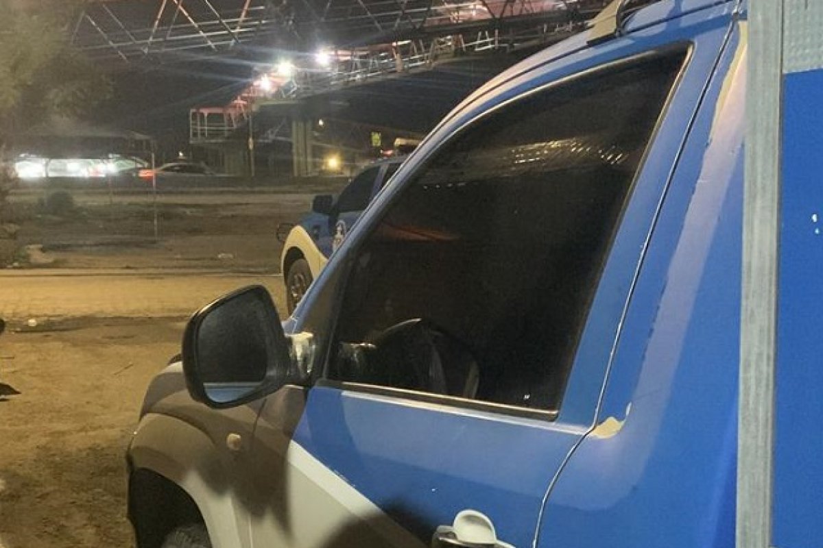 Mulher é morta a tiros dentro de bar em Feira de Santana