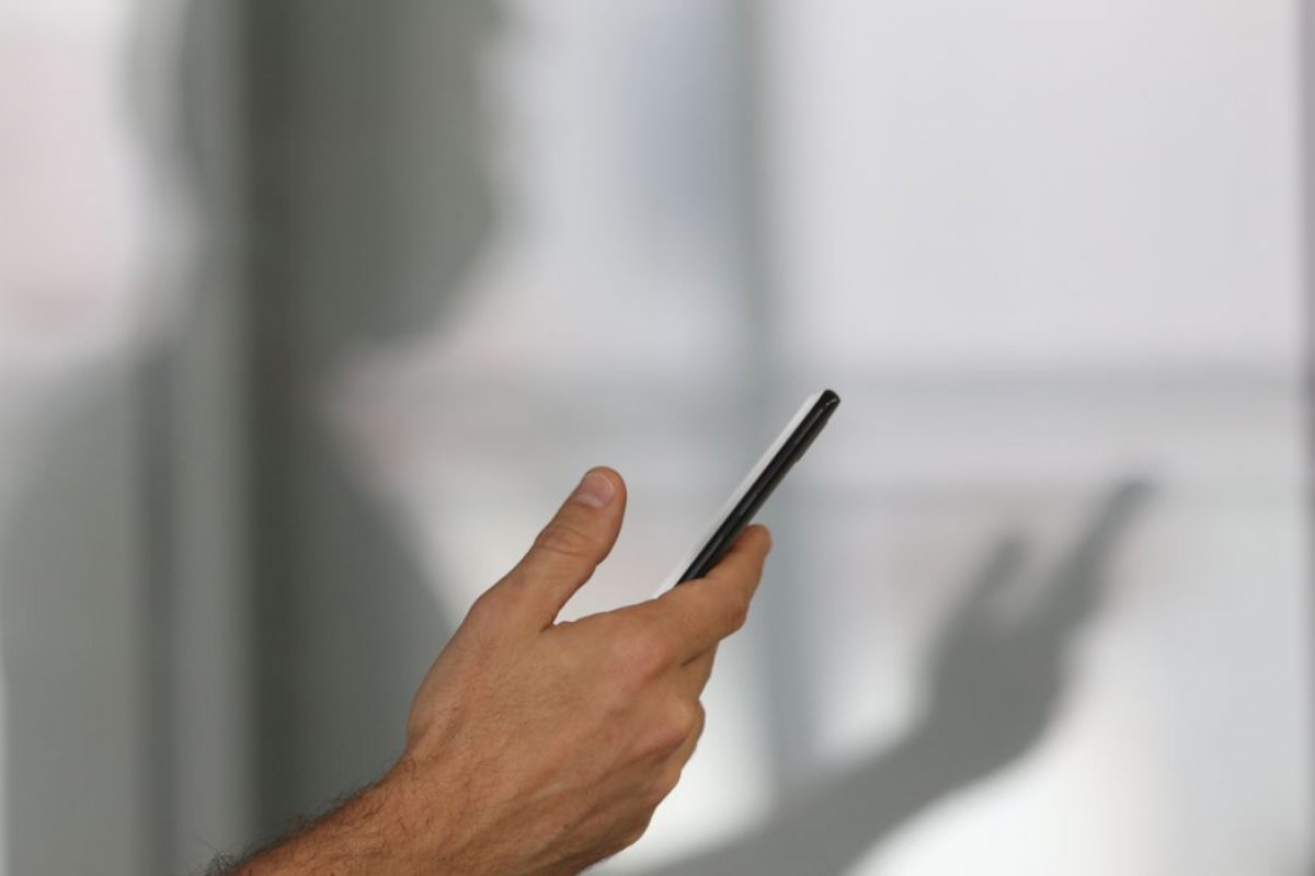 Brasileiros gastam em média 9 horas por dia em telas de eletrônicos, revela pesquisa