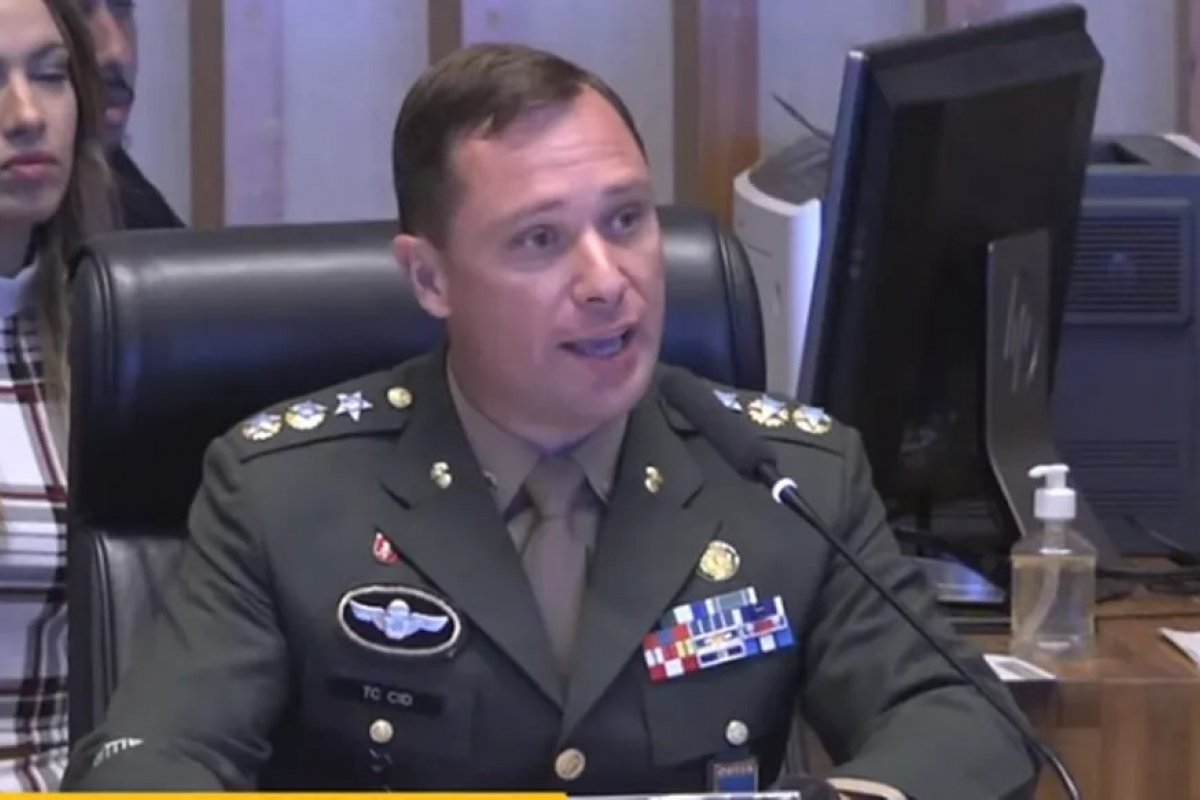 Mauro Cid presta depoimento à PF sobre atuação do hacker Delgatti