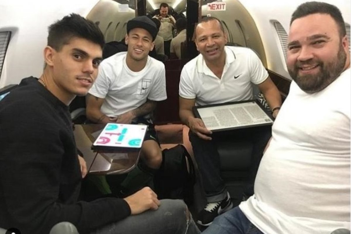 Caso Neymar: assessor presta depoimento na polícia