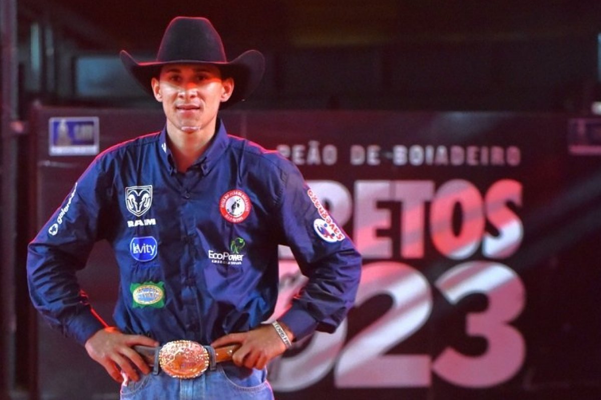 Peão de Ipameri (GO) vence segunda noite de montaria do Rodeio Internacional em Barretos