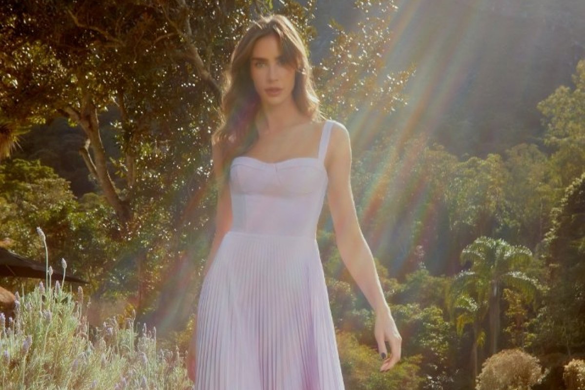 Grife carioca apresenta clássicos reinterpretados para a estação mais quente a partir de cores pastéis e estampa exclusiva!