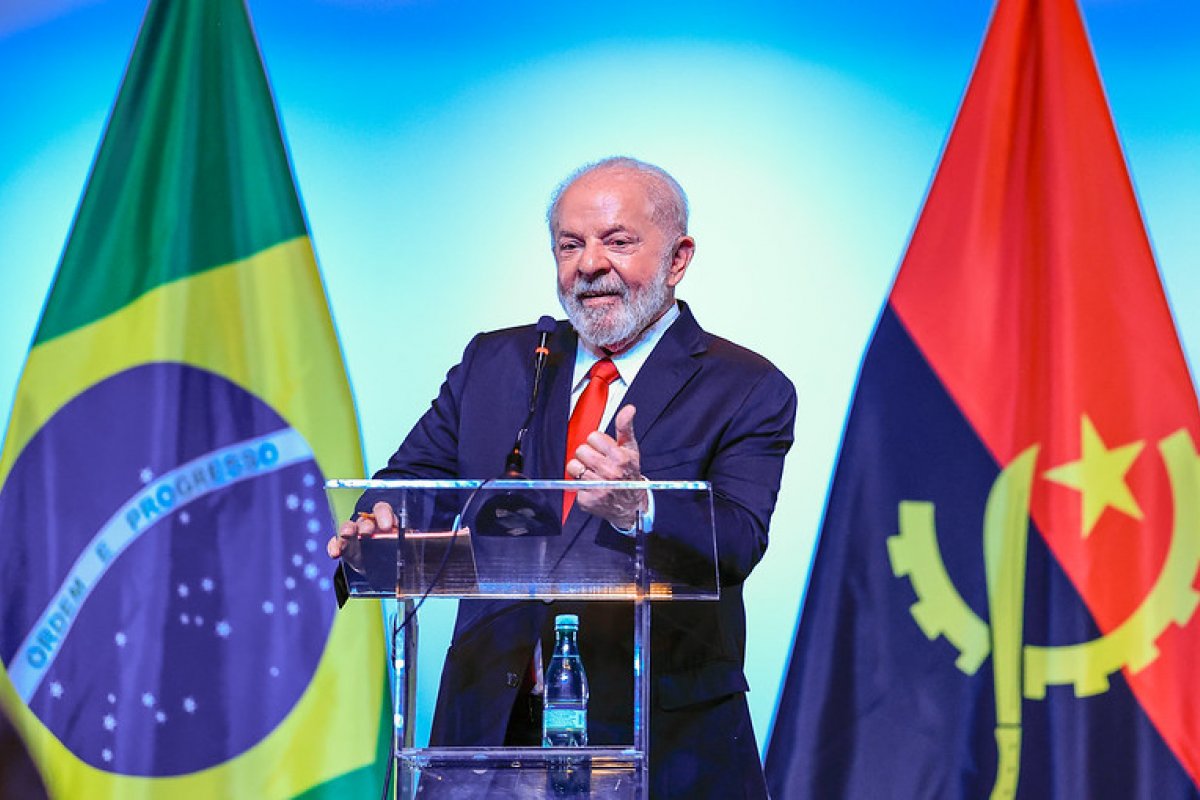 Lula participa de encontro de países de língua portuguesa em São Tomé e Príncipe