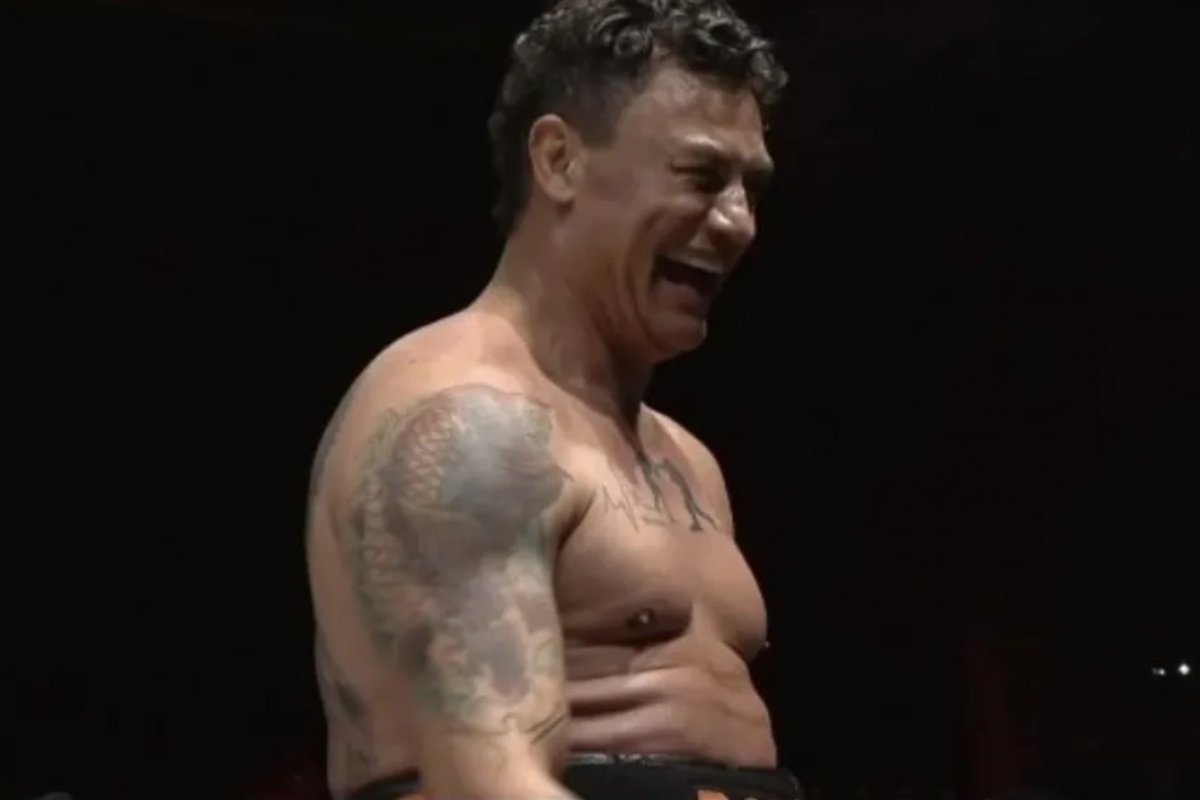 Vídeo: Popó nocauteia Junior Dublê em um minuto e desafia cantor para luta valendo cinturão