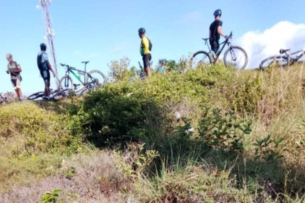 Ciclista é morto a tiros na BA-099, em Camaçari