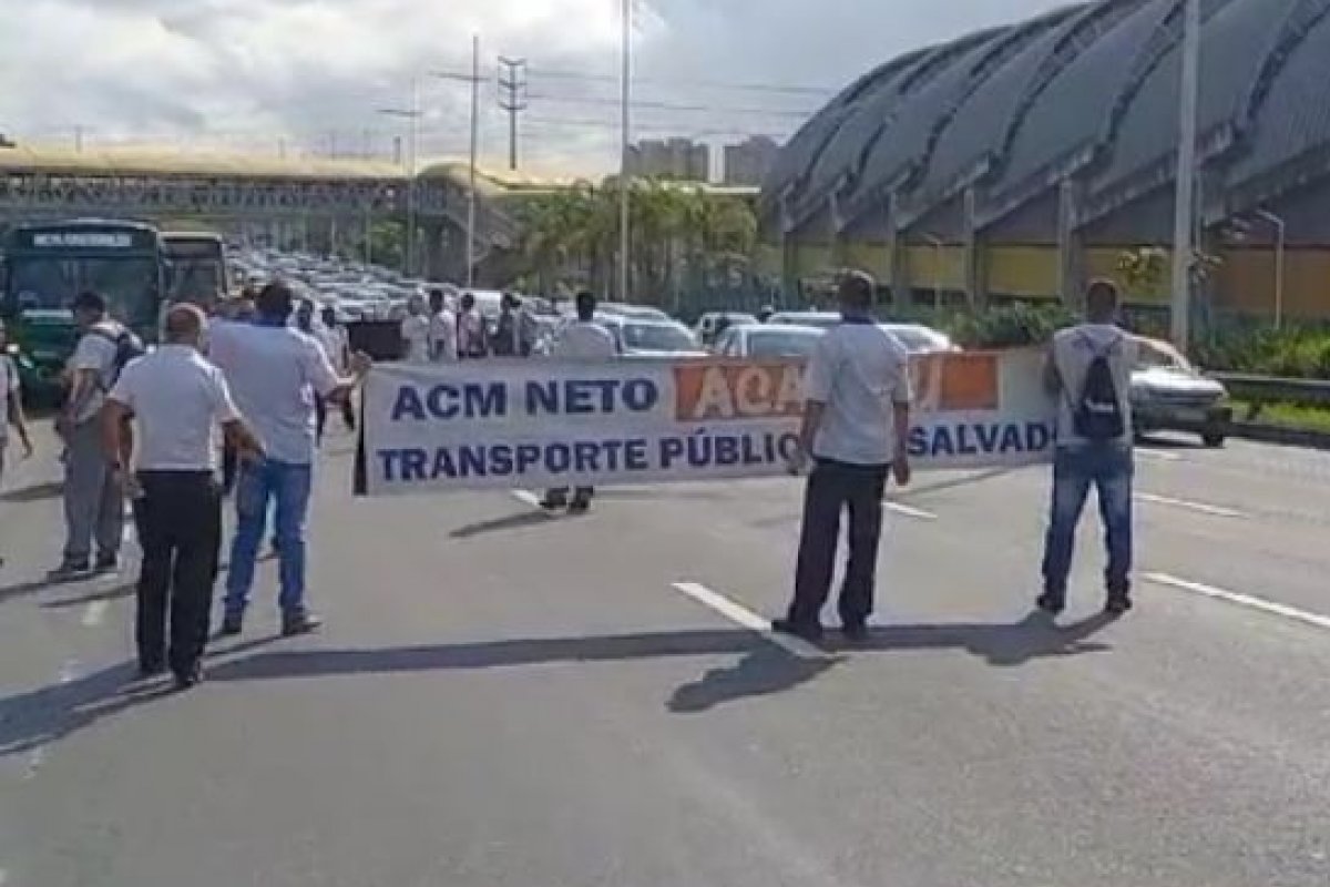 Vídeo: ex-funcionários da extinta CSN fazem novo protesto na Paralela